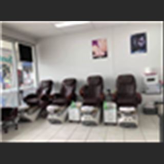 Shop Nail vùng Hampton Park cần sang gấp