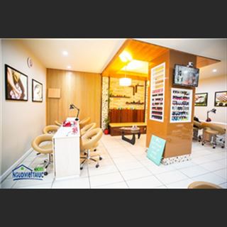 Shop nail vùng South Yarra cần sang gấp gồm 8 ghế, 8 bàn, 3 phòng wax