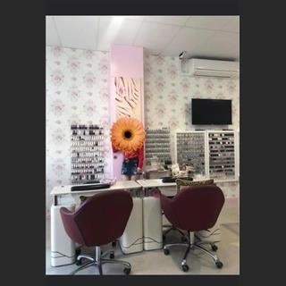 Shop nails vùng Rosebud gần shoping center cần sang lại