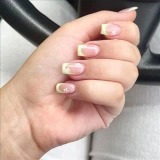 Shop nail đông khách vùng Wollonggong cần sang