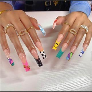 Sang shop nails độc quyền nằm trong shopping centre