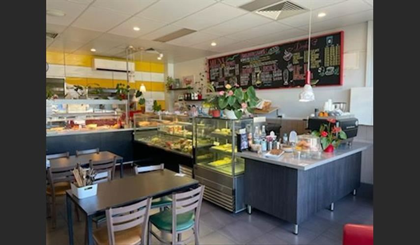Tiệm takeaway income $5000 / tuần vùng Campbellfield cần sang 