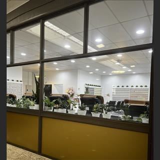 Sang shop nail mới build rộng rãi, rent rẻ vùng Burpengary, Qld