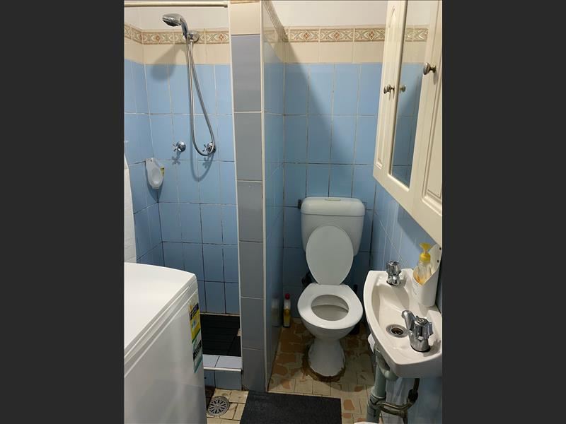 Sang shop Massage vùng Sydenham near station and main road