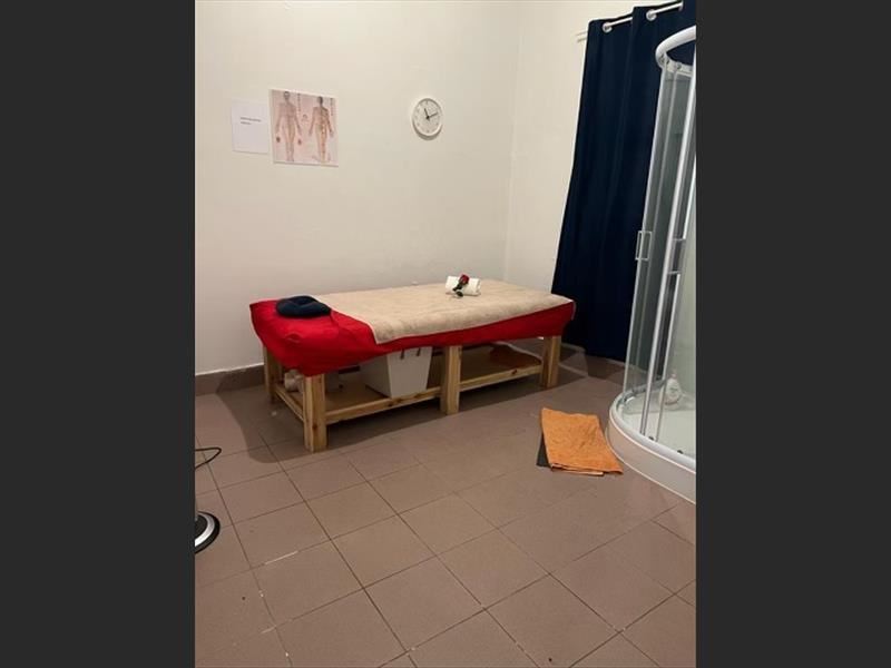 Cần sang shop massage, tiền rent rẻ, vị trí tốt vùng Coburg